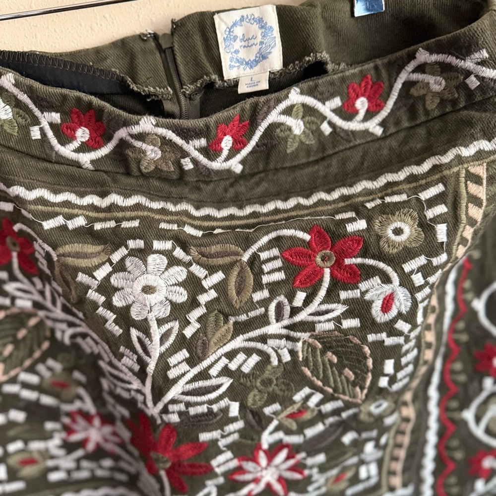Blue Rain Olive Floral Embroidered Scalloped Mini Skirt Size L - Picture 7 of 8